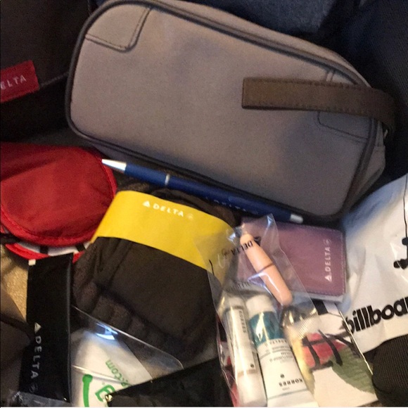 1 NEW Delta Airlines first class Amenity kit (TAN) - Picture 6 of 8